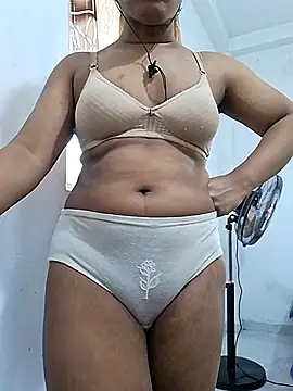 Snapshot of BeautyGirl_sara chatting on June 14, 6:48 am BeautyGirl sara online show from June 14, 6:48 am