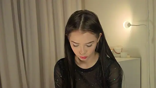 Snapshot of slyshypie chatting on November 6, 1:12 pm slyshypie online show from November 6, 1:12 pm