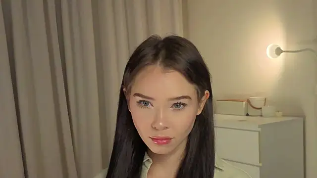 Snapshot of slyshypie chatting on November 7, 1:22 pm slyshypie online show from November 7, 1:22 pm