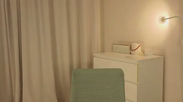 Snapshot of slyshypie chatting on November 12, 1:11 pm slyshypie online show from November 12, 1:11 pm