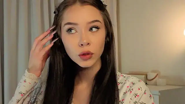 Snapshot of slyshypie chatting on November 19, 1:11 pm slyshypie online show from November 19, 1:11 pm