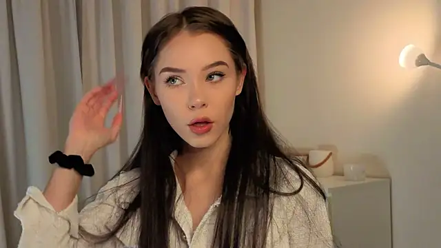 Snapshot of slyshypie chatting on November 20, 1:11 pm slyshypie online show from November 20, 1:11 pm