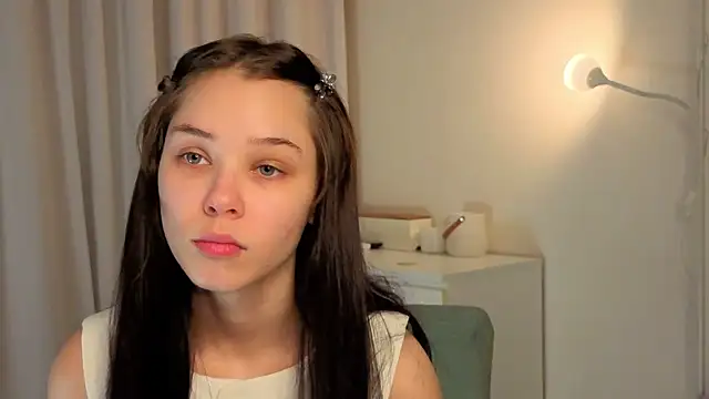 Snapshot of slyshypie chatting on November 27, 1:13 pm slyshypie online show from November 27, 1:13 pm