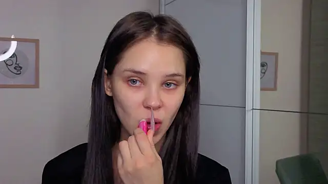 Snapshot of slyshypie chatting on December 1, 1:16 pm slyshypie online show from December 1, 1:16 pm