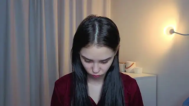 Snapshot of slyshypie chatting on December 5, 1:31 pm slyshypie online show from December 5, 1:31 pm