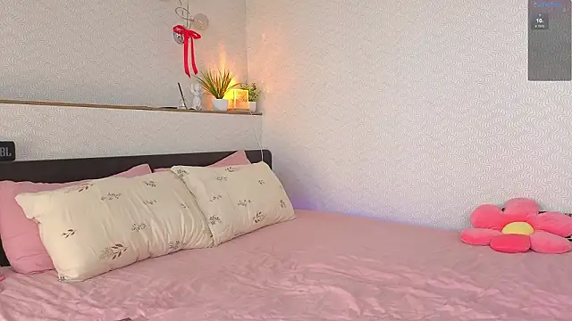 charlottacardi online show from February 23, 5:05 am