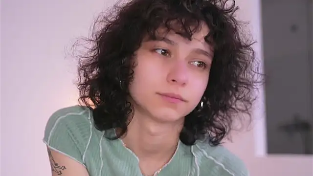 MimiLicks online show from November 6, 10:05 am