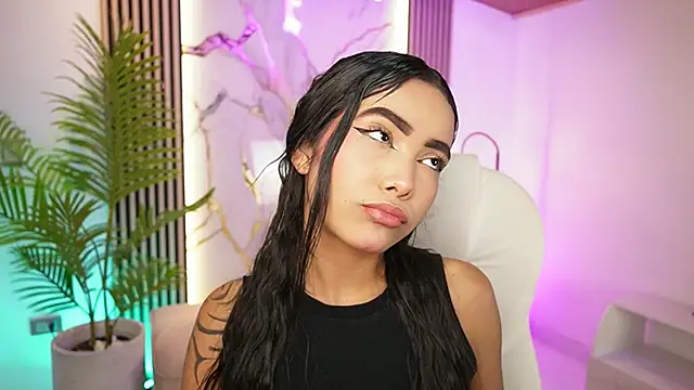 Snapshot of GiaNovak chatting on November 19, 11:43 am GiaNovak online show from November 19, 11:43 am