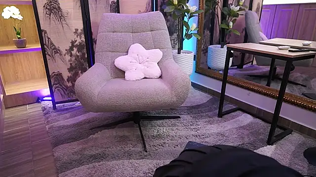 Snapshot of GiaNovak chatting on November 22, 12:59 pm GiaNovak online show from November 22, 12:59 pm