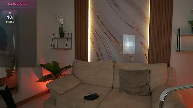 Snapshot of GiaNovak chatting on December 18, 7:09 pm GiaNovak online show from December 18, 7:09 pm