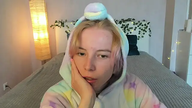 Snapshot of Pink_Lila18 chatting on September 9, 8:14 am Pink Lila18 online show from September 9, 8:14 am