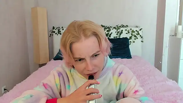 Snapshot of Pink_Lila18 chatting on September 10, 8:14 am Pink Lila18 online show from September 10, 8:14 am