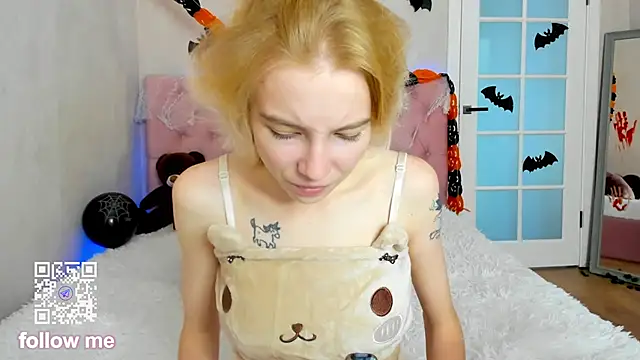 Snapshot of Pink_Lila18 chatting on November 3, 8:37 am Pink Lila18 online show from November 3, 8:37 am