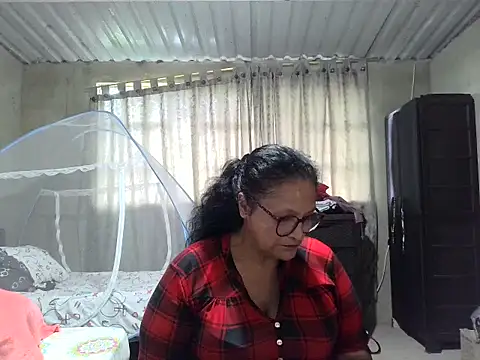 Snapshot of _Cristal chatting on October 25, 12:56 pm Cristal online show from October 25, 12:56 pm