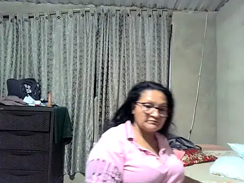 Snapshot of _Cristal chatting on October 29, 3:09 am Cristal online show from October 29, 3:09 am