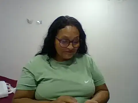 Snapshot of _Cristal chatting on November 5, 10:21 pm Cristal online show from November 5, 10:21 pm