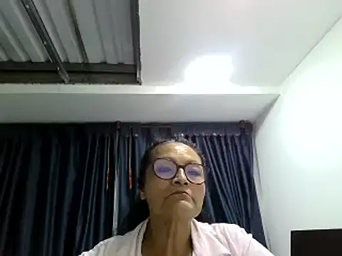 Snapshot of _Cristal chatting on November 11, 3:39 am Cristal online show from November 11, 3:39 am