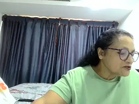 Snapshot of _Cristal chatting on November 13, 6:18 pm Cristal online show from November 13, 6:18 pm