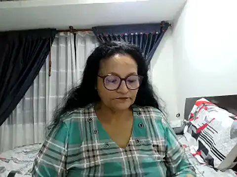 Snapshot of _Cristal chatting on November 17, 8:42 am Cristal online show from November 17, 8:42 am