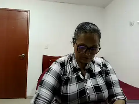 Snapshot of _Cristal chatting on November 24, 5:18 am Cristal online show from November 24, 5:18 am