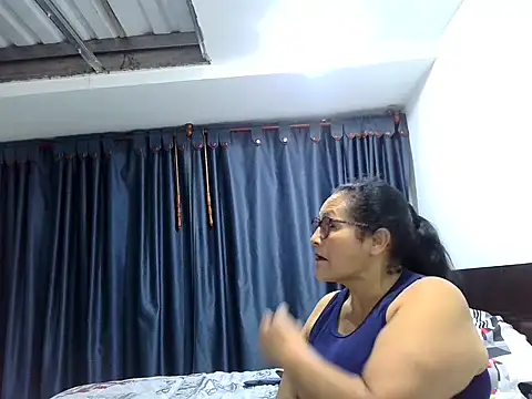 Snapshot of _Cristal chatting on November 30, 2:59 am Cristal online show from November 30, 2:59 am