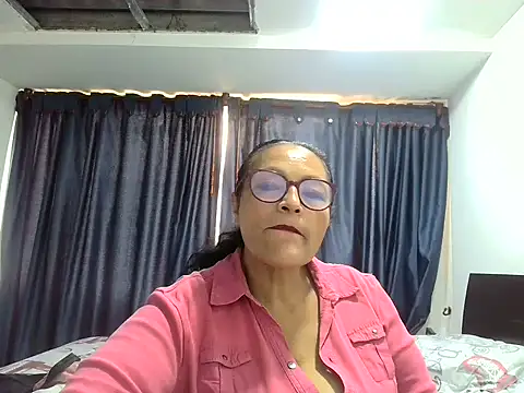 Snapshot of _Cristal chatting on December 1, 6:13 pm Cristal online show from December 1, 6:13 pm