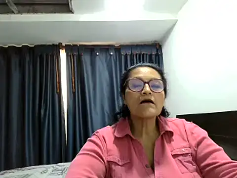 Snapshot of _Cristal chatting on December 4, 8:39 pm Cristal online show from December 4, 8:39 pm