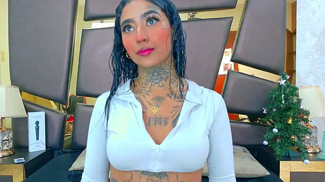 EmilieLake online show from December 20, 8:27 pm