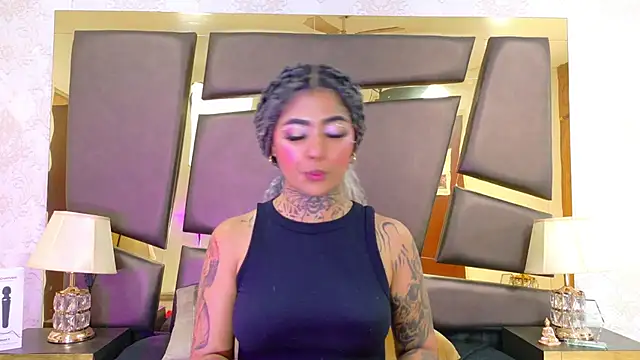 EmilieLake online show from February 7, 8:23 pm