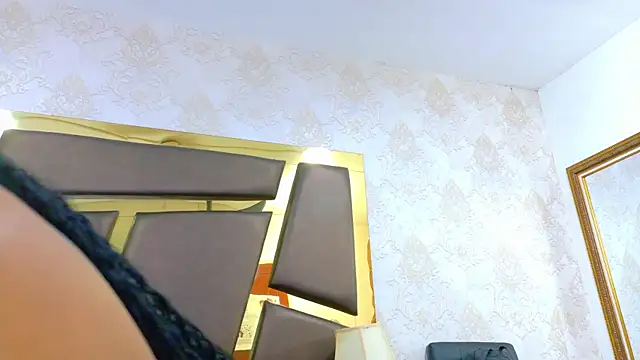 EmilieLake online show from March 4, 7:42 pm