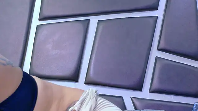 EmilieLake online show from June 9, 9:04 pm