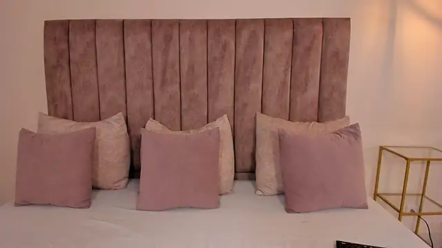 Snapshot of amber_colliiins chatting on August 4, 5:37 pm amber colliiins online show from August 4, 5:37 pm