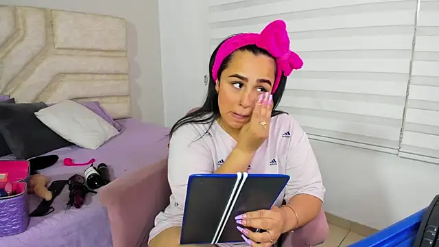 Snapshot of _adahara_queen chatting on September 10, 4:01 am adahara queen online show from September 10, 4:01 am