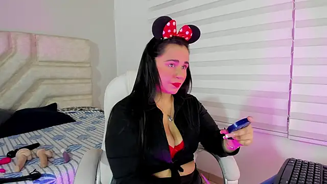 Snapshot of _adahara_queen chatting on October 16, 4:24 am adahara queen online show from October 16, 4:24 am