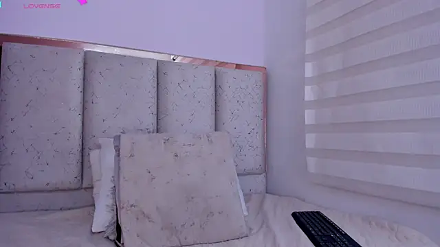 violeta olsen online show from January 18, 6:34 pm