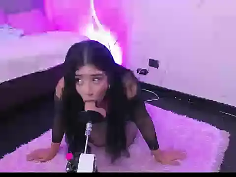 Snapshot of CandyMoon_mc chatting on November 22, 3:11 pm CandyMoon mc online show from November 22, 3:11 pm