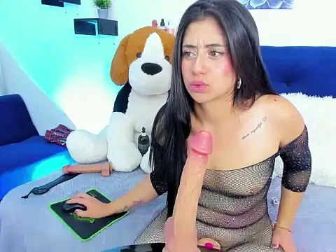 Snapshot of CandyMoon_mc chatting on December 19, 5:14 am CandyMoon mc online show from December 19, 5:14 am