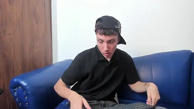 Snapshot of LittleDanny_ chatting on November 28, 5:04 pm LittleDanny online show from November 28, 5:04 pm