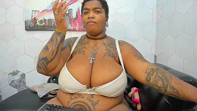 Snapshot of Anaa_Fuentess chatting on July 6, 11:40 am Anaa Fuentess online show from July 6, 11:40 am