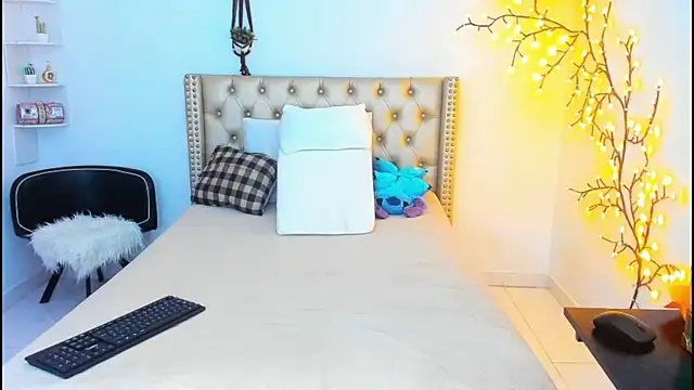 LenaStylesOA online show from October 5, 12:58 pm