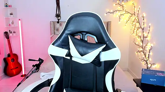 LenaStylesOA online show from March 14, 3:17 pm