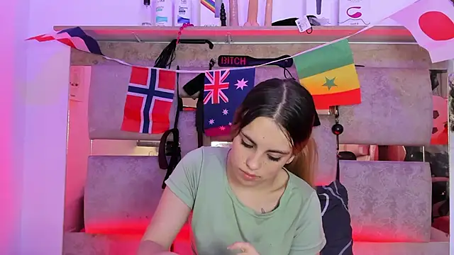 Snapshot of Natasha-Adams chatting on June 19, 9:18 pm Natasha-Adams online show from June 19, 9:18 pm