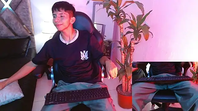 Snapshot of Hyunjin_Son chatting on September 18, 1:18 am Hyunjin Son online show from September 18, 1:18 am