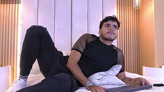 Snapshot of AlexanderJordan chatting on October 4, 7:12 pm AlexanderJordan online show from October 4, 7:12 pm