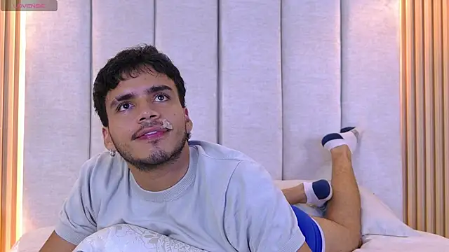 Snapshot of AlexanderJordan chatting on October 13, 9:48 pm AlexanderJordan online show from October 13, 9:48 pm