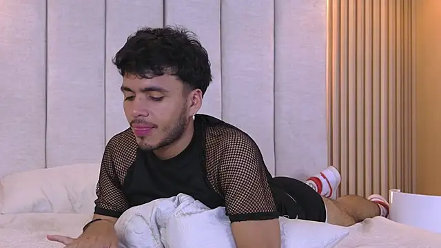 Snapshot of AlexanderJordan chatting on November 13, 12:20 am AlexanderJordan online show from November 13, 12:20 am