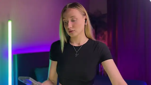 LovaMay online show from May 17, 2:02 pm