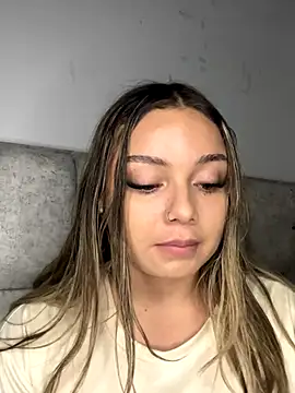 Snapshot of AnnyLopezzz_ chatting on September 19, 7:14 pm AnnyLopezzz online show from September 19, 7:14 pm