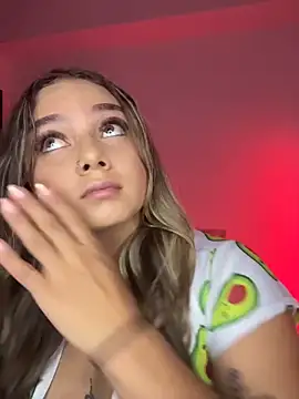 Snapshot of AnnyLopezzz_ chatting on October 3, 4:53 am AnnyLopezzz online show from October 3, 4:53 am