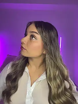 Snapshot of AnnyLopezzz_ chatting on October 6, 5:49 am AnnyLopezzz online show from October 6, 5:49 am